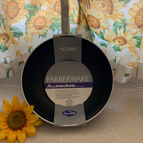 Farberware Other - FARBERWARE 10.5” AluminAire nonstick Silverstone  Stir Fry Pan / NWT